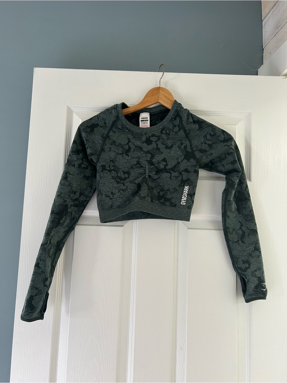 Gymshark Cropped Long Sleeve Workout Top - Dark Green Adapt Camo seamless small